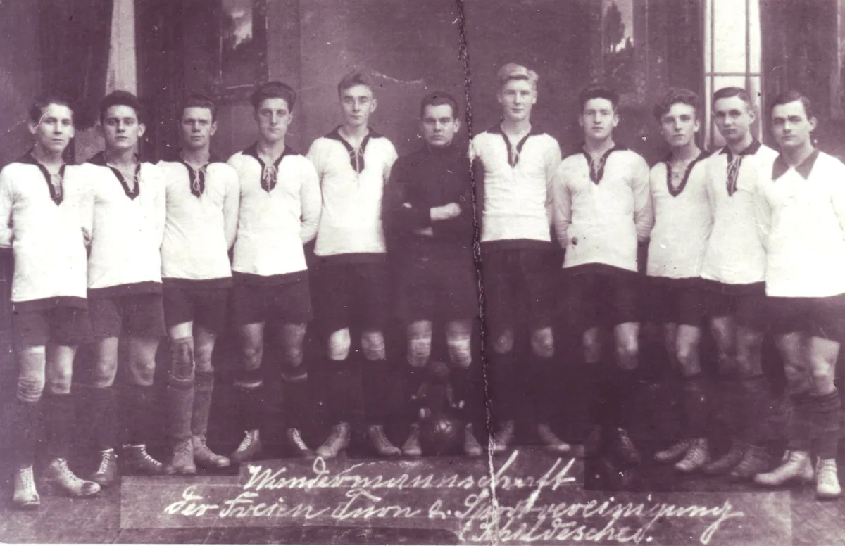 Historisches Mannschaftsfoto des VfL Schildesche